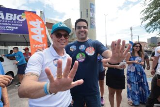Fábio Mitidieri abre campanha com adesivaço em Aracaju e Socorro