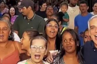 Fábio Reis ouve demandas de moradores em bairros de Aracaju