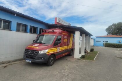 Familiares salvam criança de 2 anos após afogamento em piscina