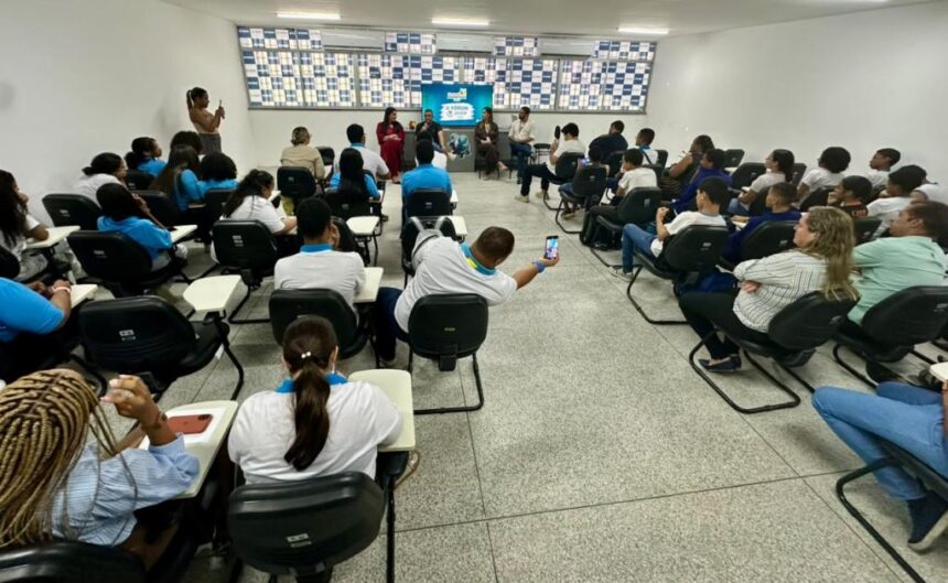 Fórum em Aracaju debate aprendizagem e primeiro emprego para jovens