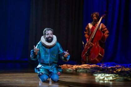 Gregorio Duvivier abre sessão extra de monólogo no Teatro Atheneu
