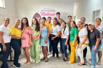 Mães recebem orientações sobre amamentação em ação no povoado Água Fria