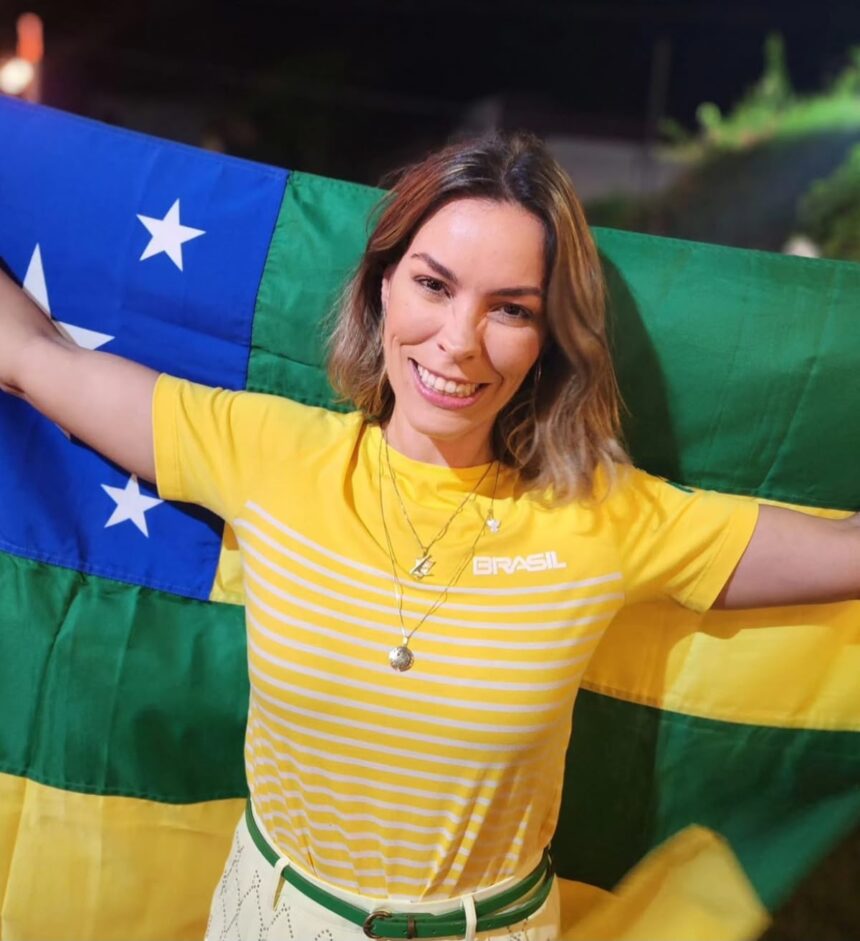 Mariana Dantas inicia campanha com adesivaço e carreata em Aracaju