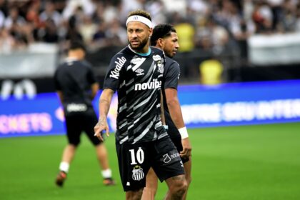 Neymar em aquecimento antes de Corinthians x Santos