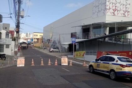 Obra da Iguá altera trânsito na rua Nelson Hungria, em Aracaju