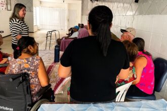 Oficina musical anima idosos da Casa Lar Nalde Barbosa, em Aracaju