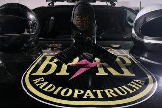 PM aborda dupla e apreende simulacro de arma em mata de Aracaju