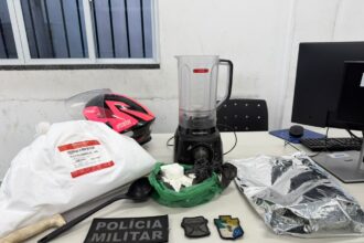 PM apreende quase 500 gramas de cocaína após perseguição na Coroa do Meio