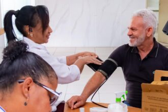 Prefeitura de Aracaju homenageia servidores pais com serviços de saúde