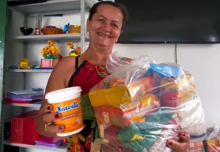 Prefeitura de Dores distribui cestas básicas a famílias vulneráveis
