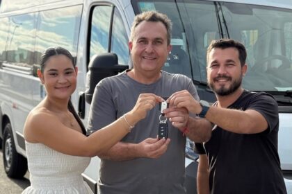 Prefeitura reforça transporte de pacientes com nova van em São Francisco