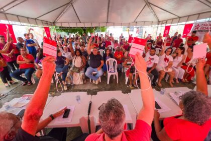 PT oficializa Rogério Carvalho e chapa para 2026 em Sergipe