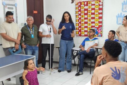 Semdef conhece educação bilíngue para surdos no Ipaese