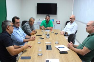 SMTT debate segurança viária na Orla da Atalaia com comerciantes