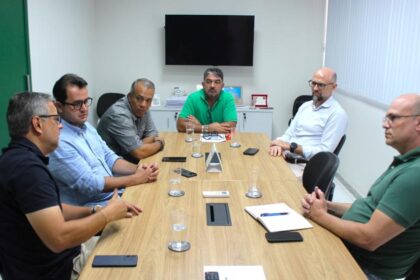 SMTT debate segurança viária na Orla da Atalaia com comerciantes
