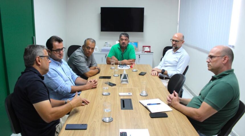 SMTT debate segurança viária na Orla da Atalaia com comerciantes
