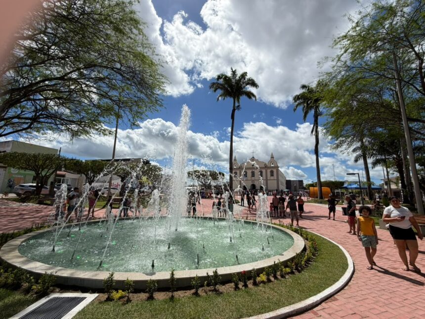 Thiago de Joaldo entrega Praça da Matriz revitalizada em Tobias Barreto