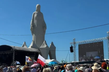 Vilarejo da Polônia inaugura monumento mariano de 55,6 metros