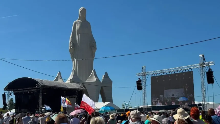 Vilarejo da Polônia inaugura monumento mariano de 55,6 metros