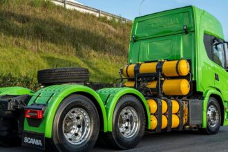 Aracaju recebe demonstração de caminhão a gás para transporte de cargas