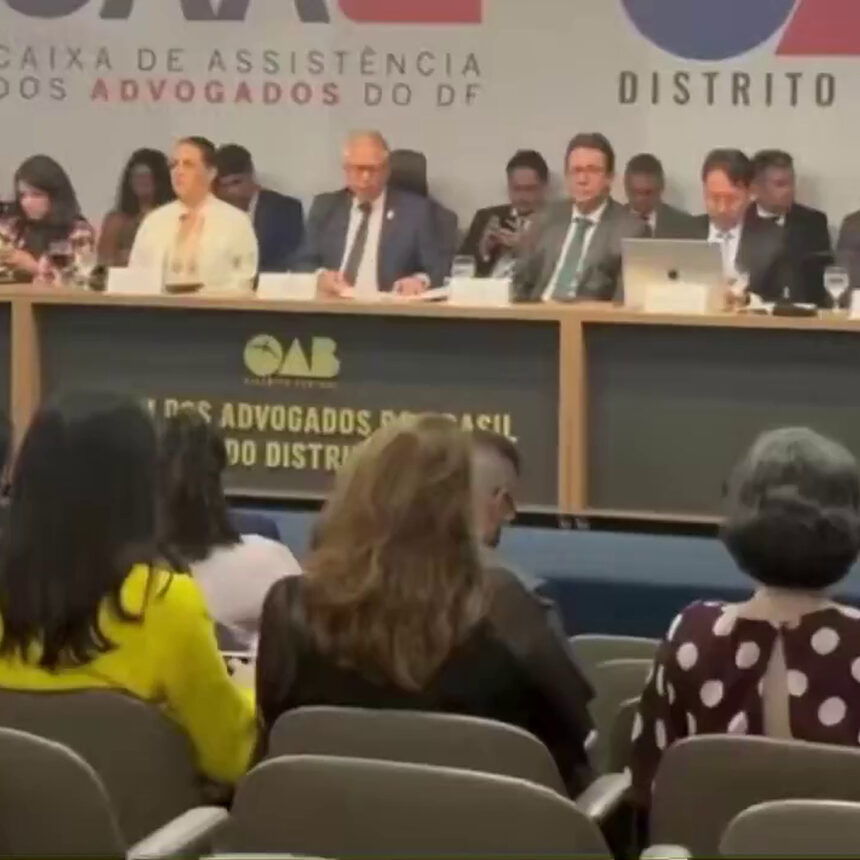 Sessão do Conselho Pleno da OAB-DF, em Brasília