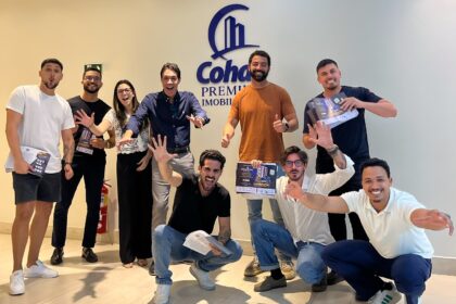 Equipe da Cohab Premium com o material de divulgação da Cohab Expo, em Aracaju