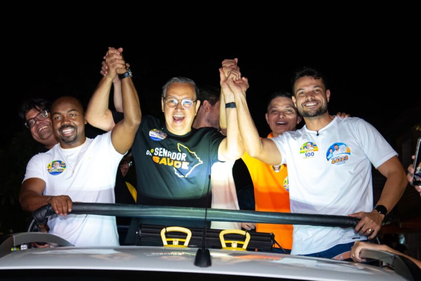 Eduardo Amorim com vereadores durante a Caravana do 100, em Aracaju