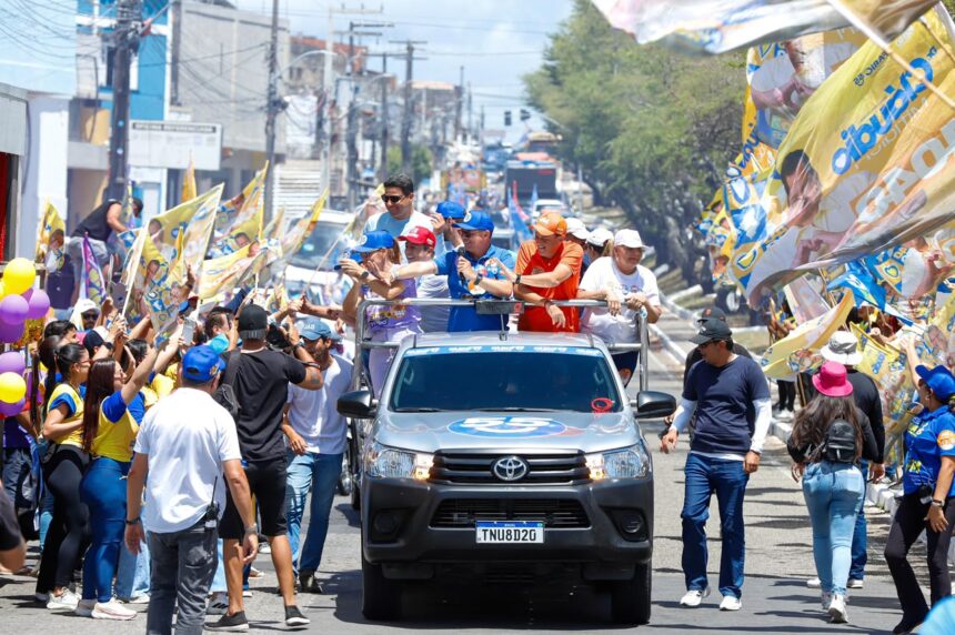 Carreata de Fábio Mitidieri percorre bairros da capital sergipana