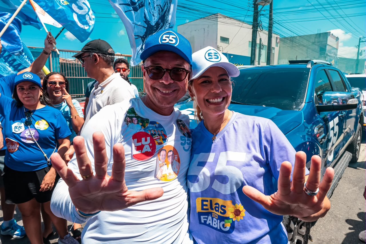 O governador Fábio Mitidieri durante carreata em Nossa Senhora do Socorro