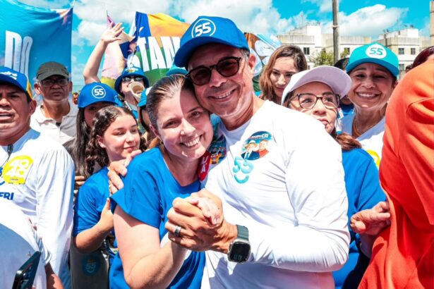 O governador Fábio Mitidieri durante carreata em Nossa Senhora do Socorro