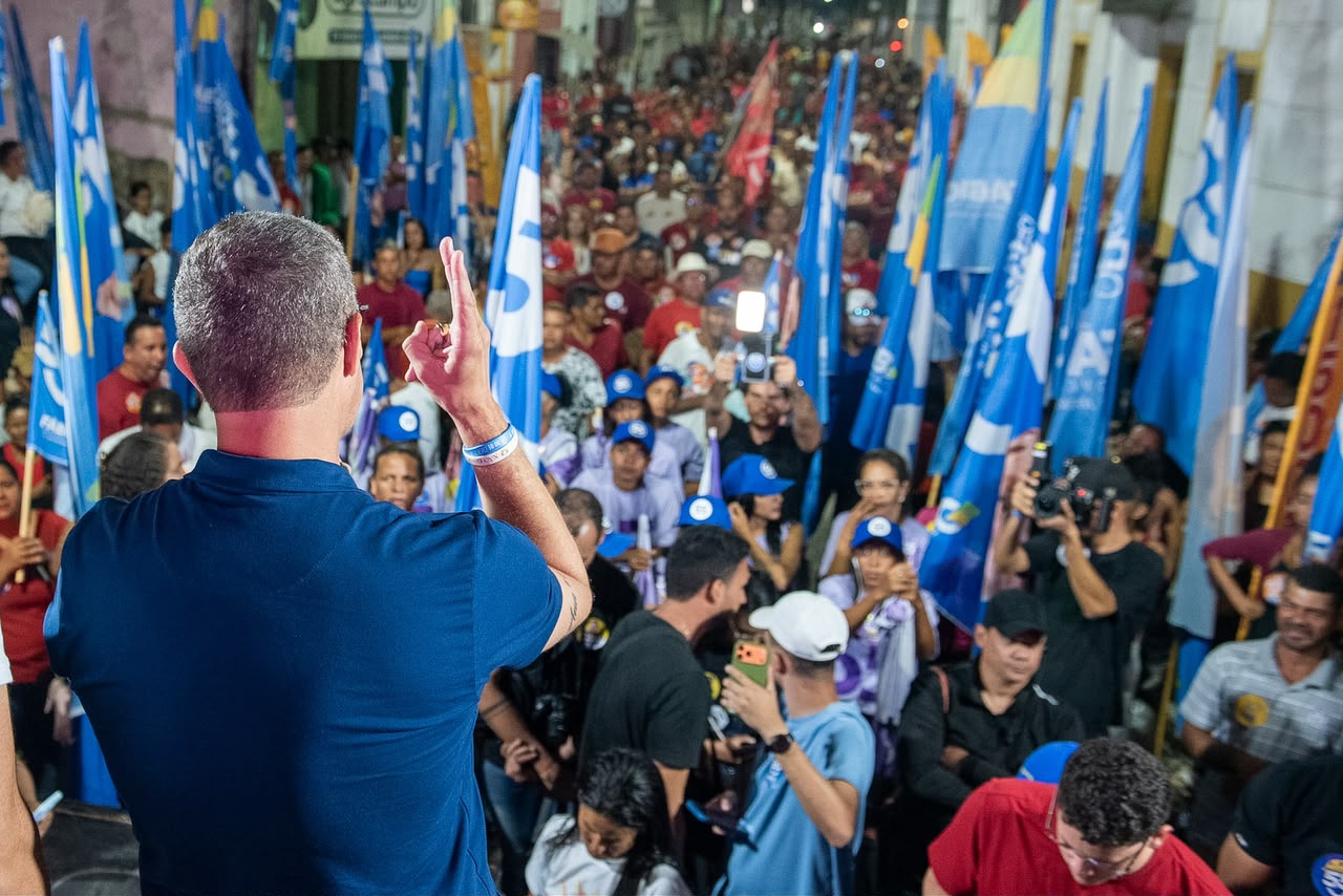 Governador Fábio Mitidieri durante caminhada no Sul de Sergipe