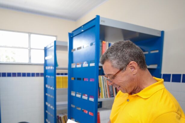 Fábio Mitidieri visita biblioteca de escola estadual em Sergipe
