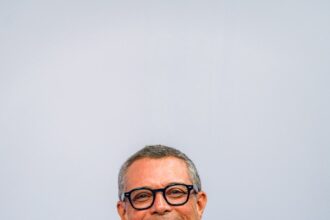 O governador Fábio Mitidieri durante entrevista à TV Sergipe sobre educação e turismo