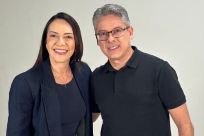 A delegada Danielle Garcia, candidata a deputada estadual, e o senador Alessandro Vieira