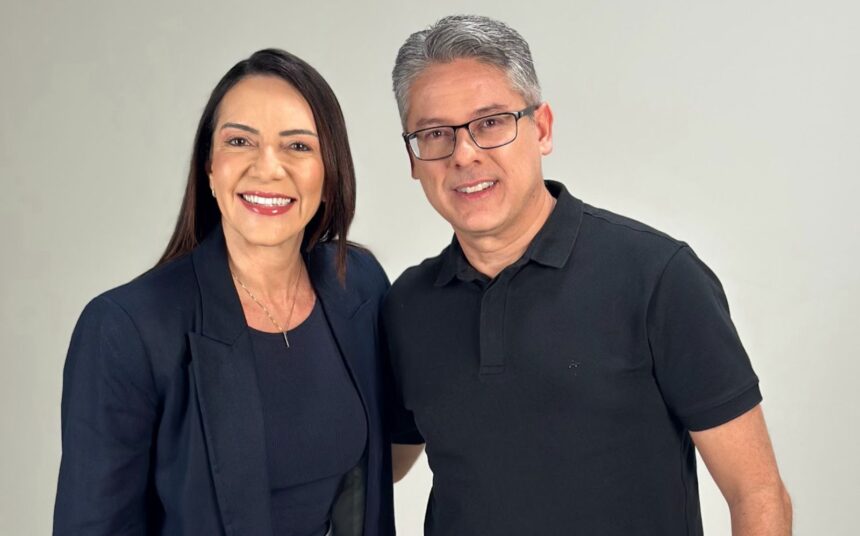 A delegada Danielle Garcia, candidata a deputada estadual, e o senador Alessandro Vieira