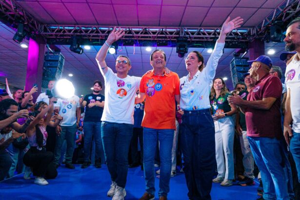 Governador Fábio Mitidieri e a deputada federal Delegada Katarina em ato de campanha em Aracaju
