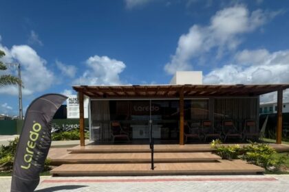 Fachada do stand de vendas do Aldeia Aruanã, na Aruana, em Aracaju