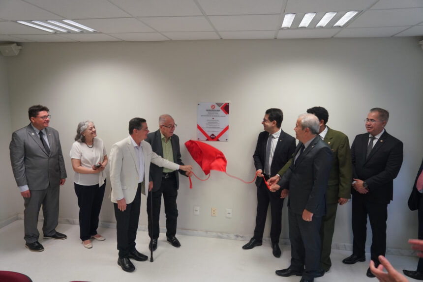MPSE homenageia promotor e batiza miniauditório em Aracaju