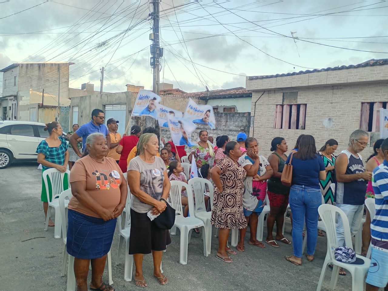 Moradores do Conjunto Fernando Collor, em Nossa Senhora do Socorro, durante encontro de apoio à reeleição de Netinho Guimarães