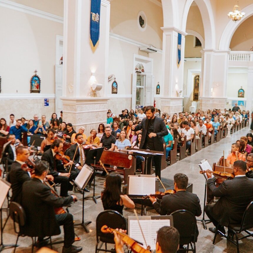 Público acompanha apresentação da Orsse em concerto da série Sons da Catedral
