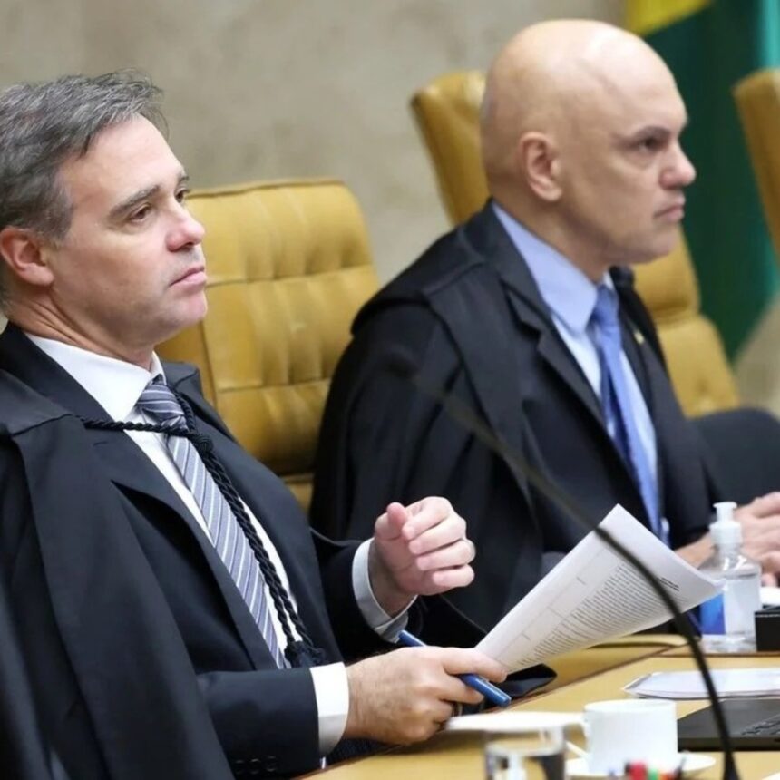 Alexandre de Moraes e André Mendonça no plenário do Supremo