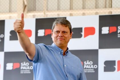 O governador de São Paulo, Tarcísio de Freitas, que declarou apoio à candidatura de Eduardo Amorim ao Senado