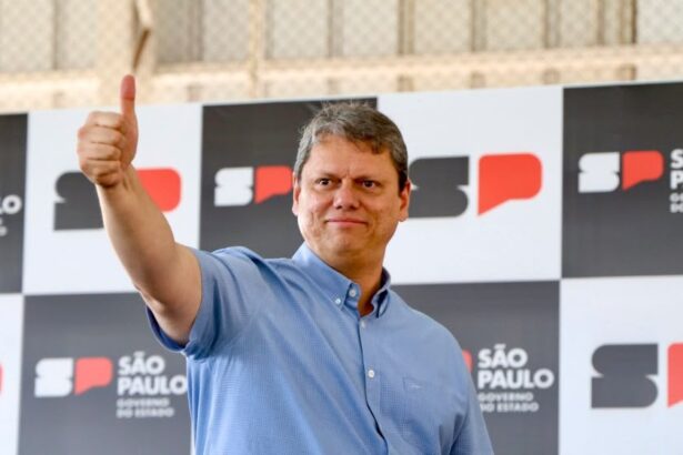 O governador de São Paulo, Tarcísio de Freitas, que declarou apoio à candidatura de Eduardo Amorim ao Senado