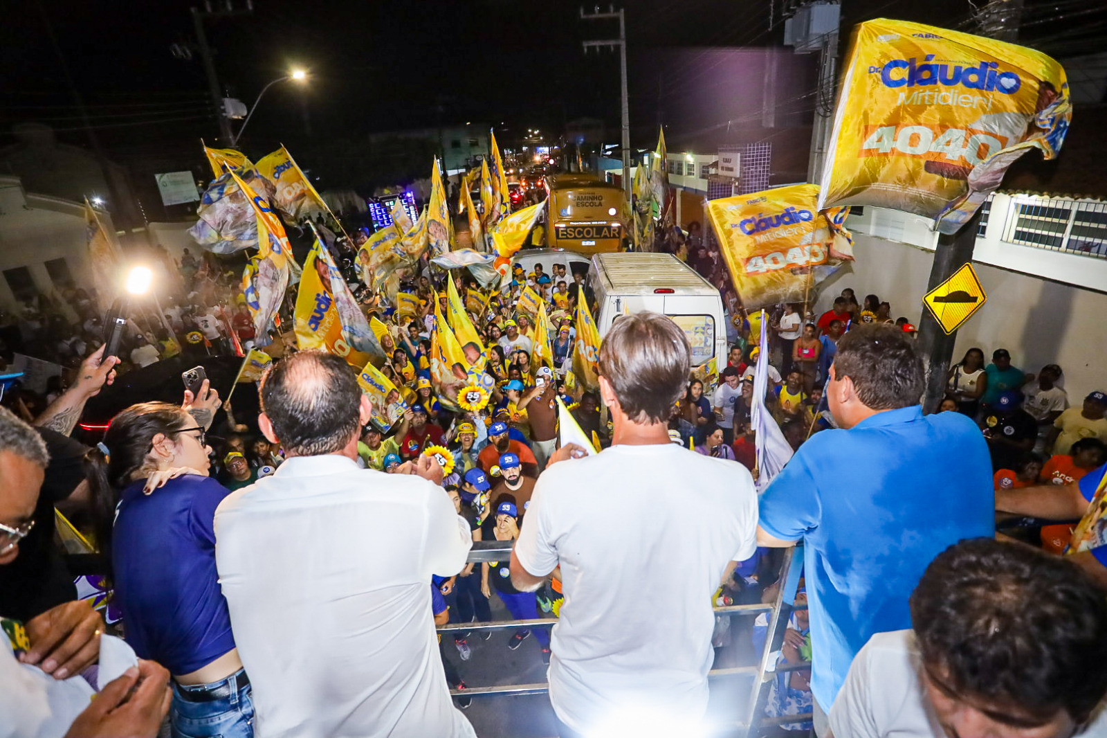 Público acompanha a passagem pelo Centro Histórico