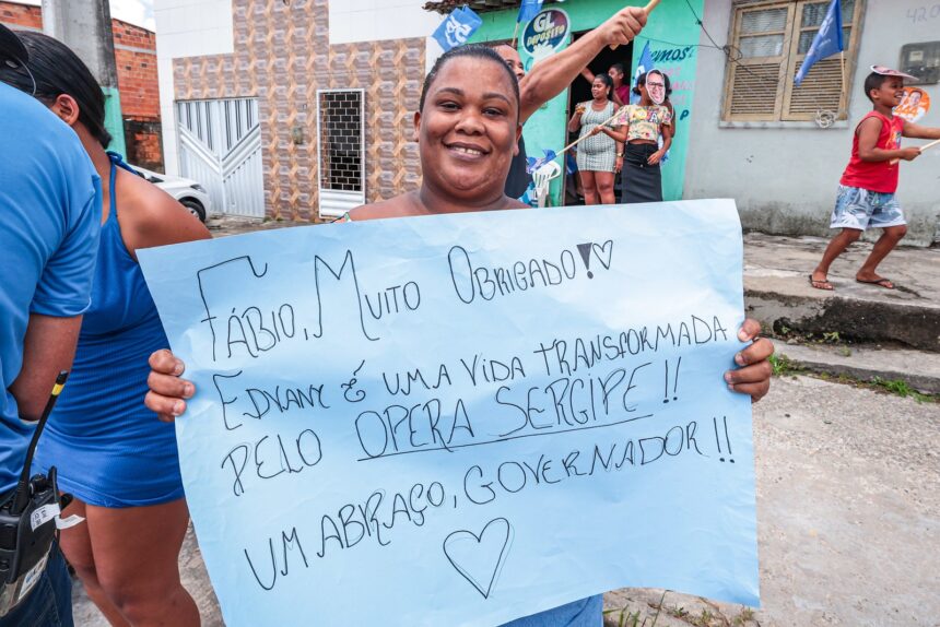 Fábio Mitidieri cumprimenta eleitores na reta final da campanha